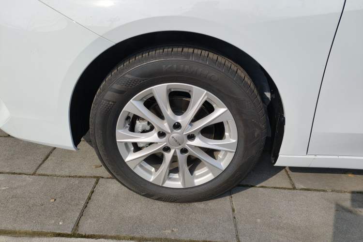 Used Roewe i5 2026 Model 1.5L CVT Luxury Version Left Front Wheel Hub
