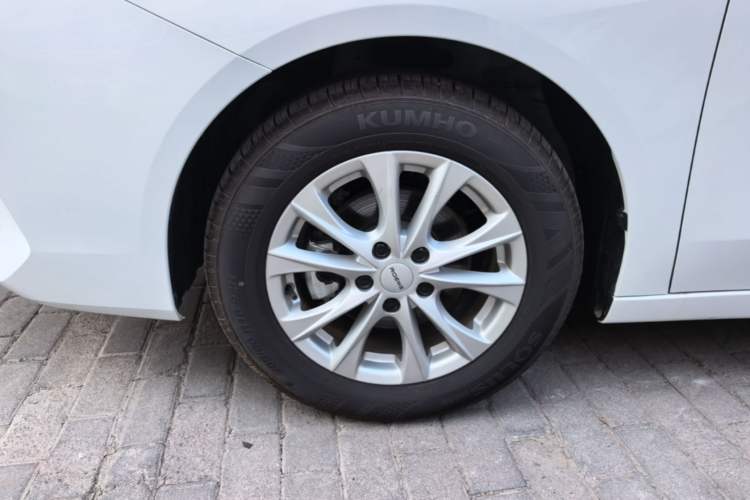 Used Roewe i5 2026 Model 1.5L Manual Comfort Version Left Front Wheel Hub