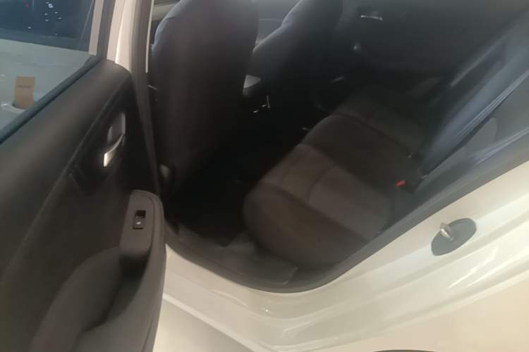 Used Roewe i5 2026 Model 1.5L Manual Comfort Version Left Rear Seat