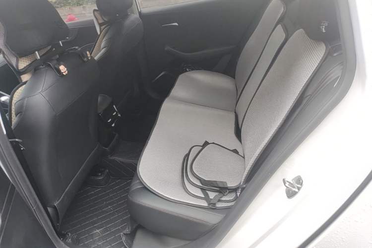Used Roewe i5 2026 Model 1.5L CVT Luxury Version Left Rear Seat
