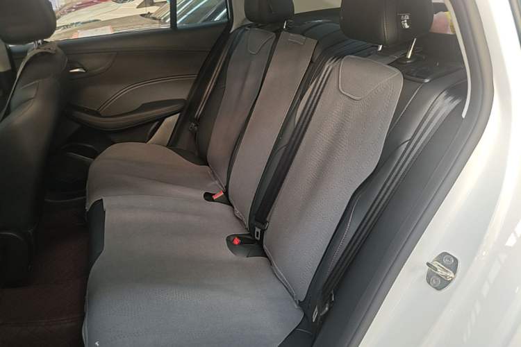 Used Roewe i5 2026 Model 1.5L CVT Luxury Version Left Rear Seat