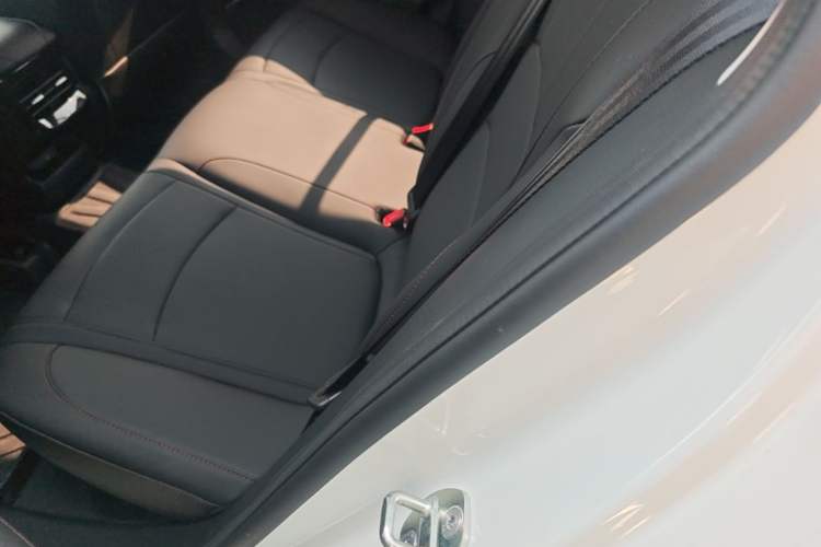 Used Roewe i5 2026 Model 1.5L CVT Luxury Version Left Rear Seat