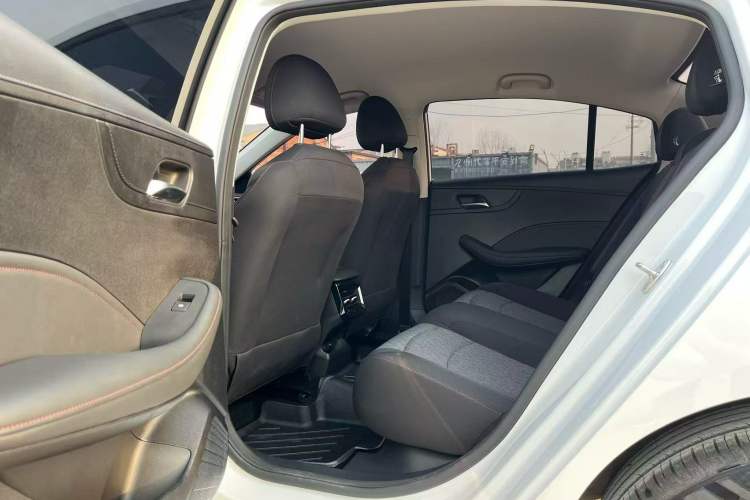 Used Roewe i5 2026 Model 1.5L Manual Comfort Version Left Rear Seat