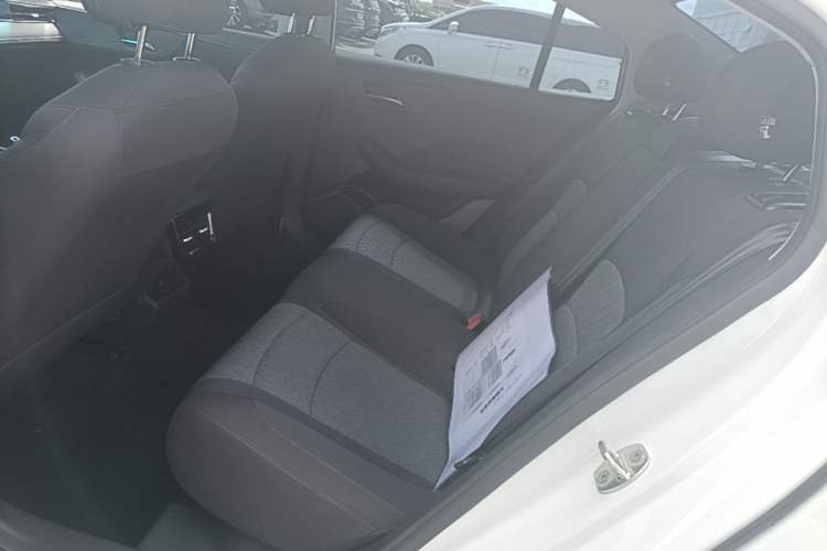 Used Roewe i5 2026 Model 1.5L Manual Comfort Version Left Rear Seat