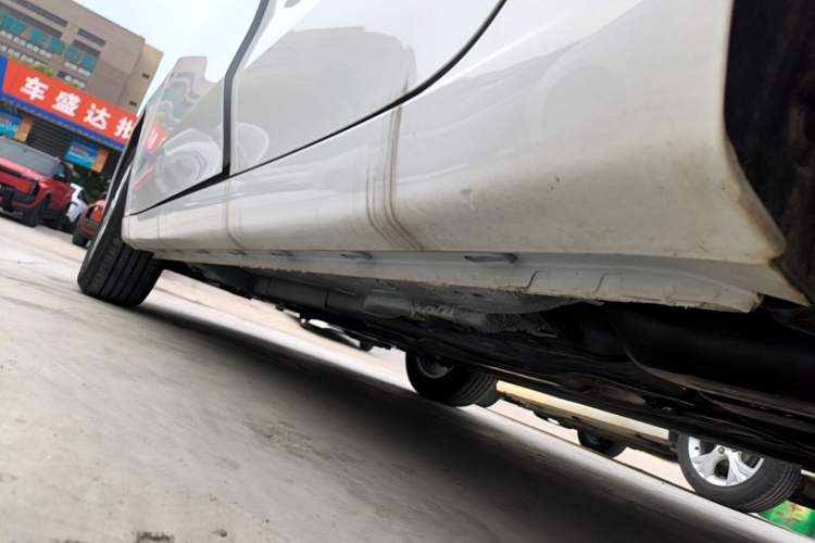 Used Roewe i5 2026 Model 1.5L CVT Luxury Version Left Side Sill