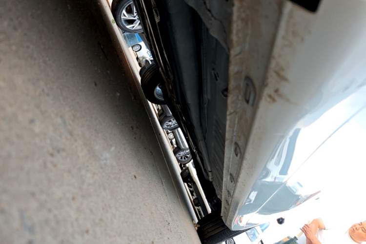 Used Roewe i5 2026 Model 1.5L CVT Luxury Version Left Side Sill