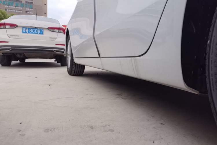 Used Roewe i5 2026 Model 1.5L CVT Luxury Version Left Side Sill