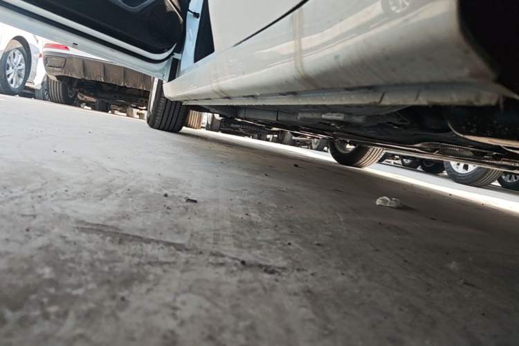 Used Roewe i5 2026 Model 1.5L CVT Luxury Version Left Side Sill