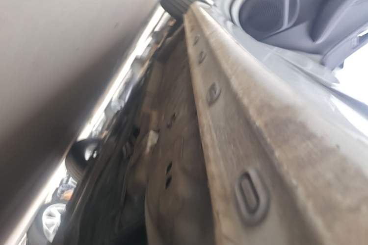 Used Roewe i5 2026 Model 1.5L Manual Comfort Version Left Side Sill