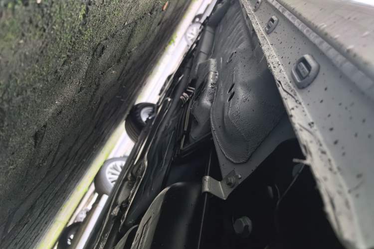 Used Roewe i5 2026 Model 1.5L Manual Comfort Version Left Side Sill