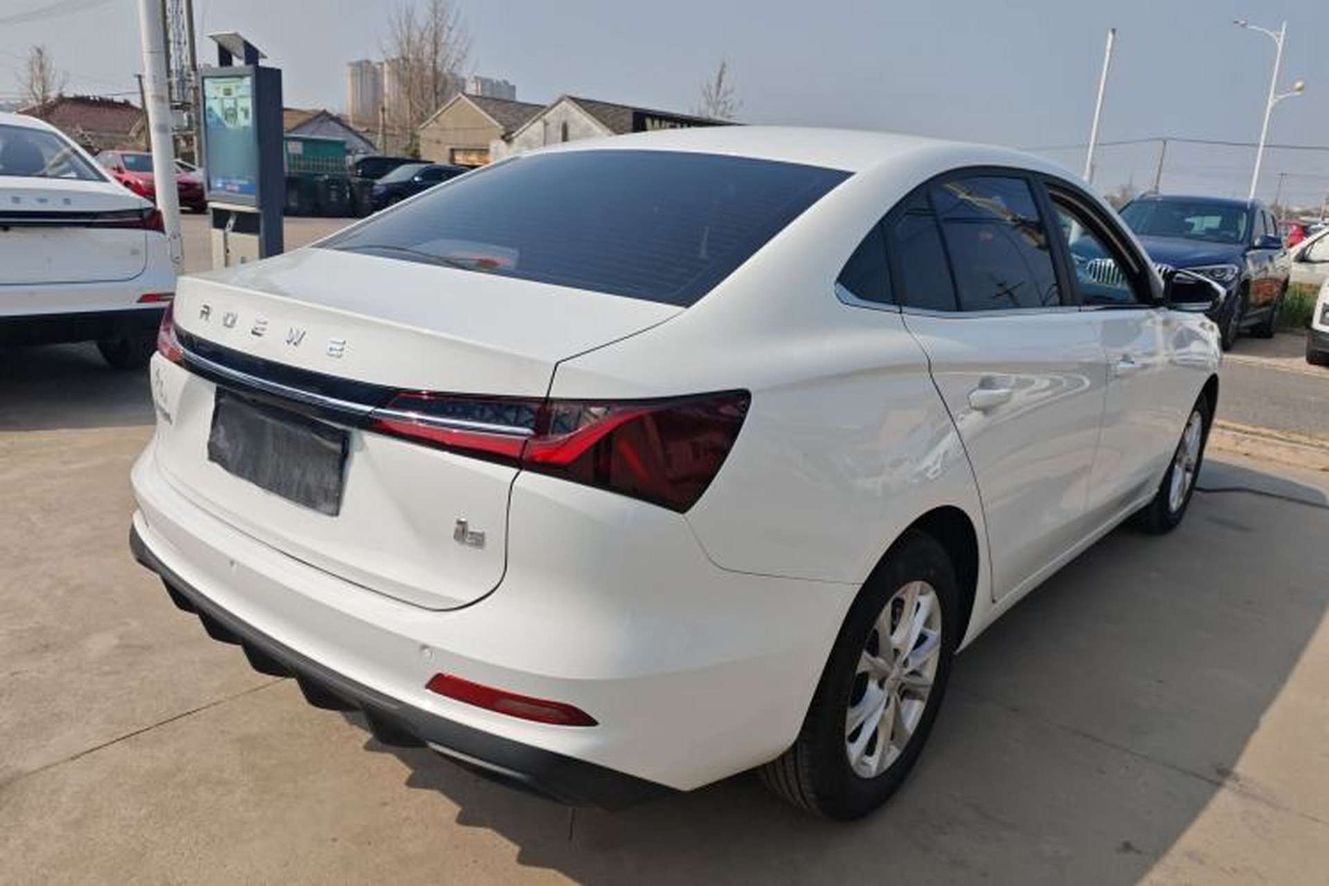 Used Roewe i5 2026 Model 1.5L CVT Luxury Version Rear Right 45 Deg