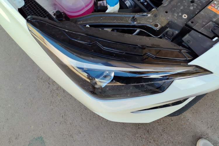 Used Roewe i5 2026 Model 1.5L Manual Comfort Version Right Front Headlight