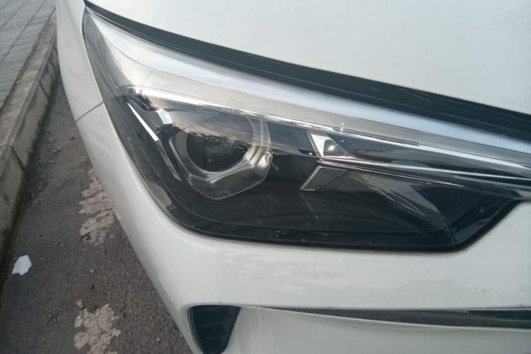 Used Roewe i5 2026 Model 1.5L Manual Comfort Version Right Front Headlight