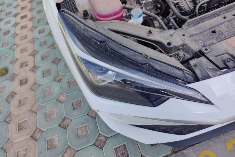 Used Roewe i5 2026 Model 1.5L Manual Comfort Version Right Front Headlight