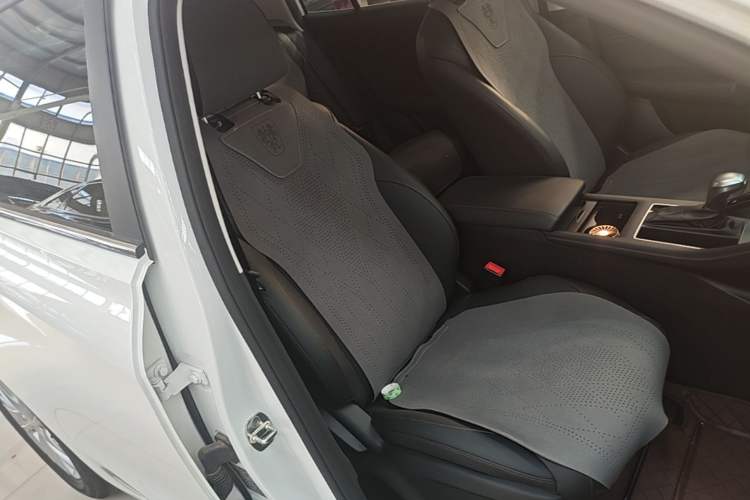 Used Roewe i5 2026 Model 1.5L CVT Luxury Version Right Front Seat