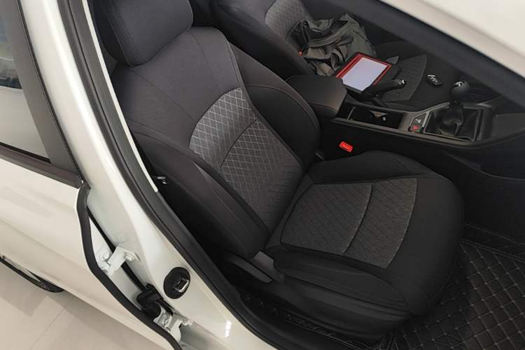 Used Roewe i5 2026 Model 1.5L Manual Comfort Version Right Front Seat