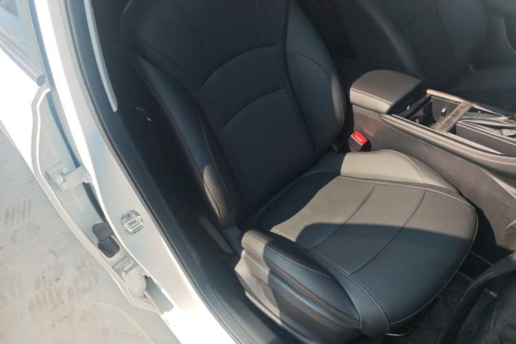 Used Roewe i5 2026 Model 1.5L CVT Luxury Version Right Front Seat