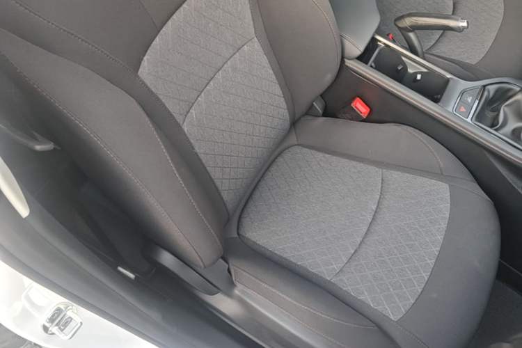 Used Roewe i5 2026 Model 1.5L Manual Comfort Version Right Front Seat