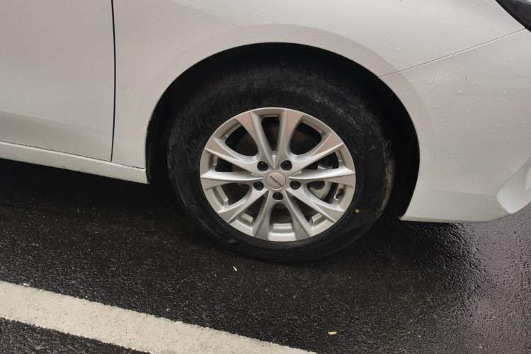 Used Roewe i5 2026 Model 1.5L Manual Comfort Version Right Front Wheel Hub