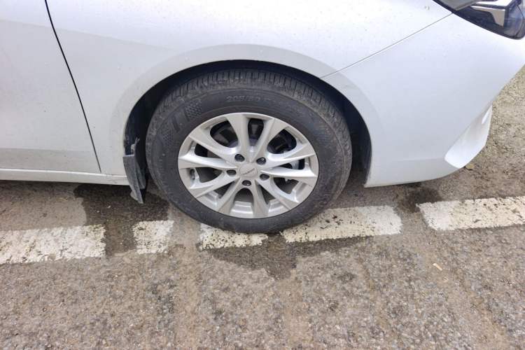 Used Roewe i5 2026 Model 1.5L CVT Luxury Version Right Front Wheel Hub