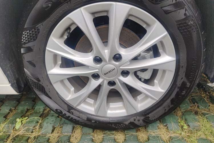 Used Roewe i5 2026 Model 1.5L Manual Comfort Version Right Front Wheel Hub