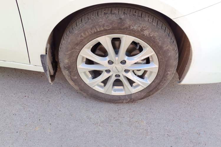 Used Roewe i5 2026 Model 1.5L Manual Comfort Version Right Front Wheel Hub