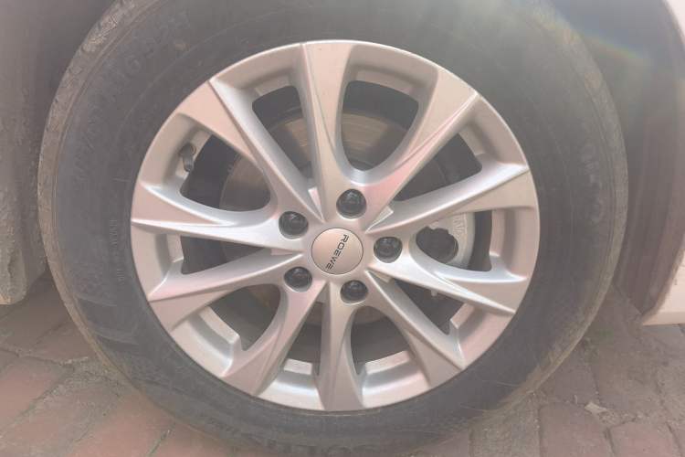 Used Roewe i5 2026 Model 1.5L Manual Comfort Version Right Front Wheel Hub