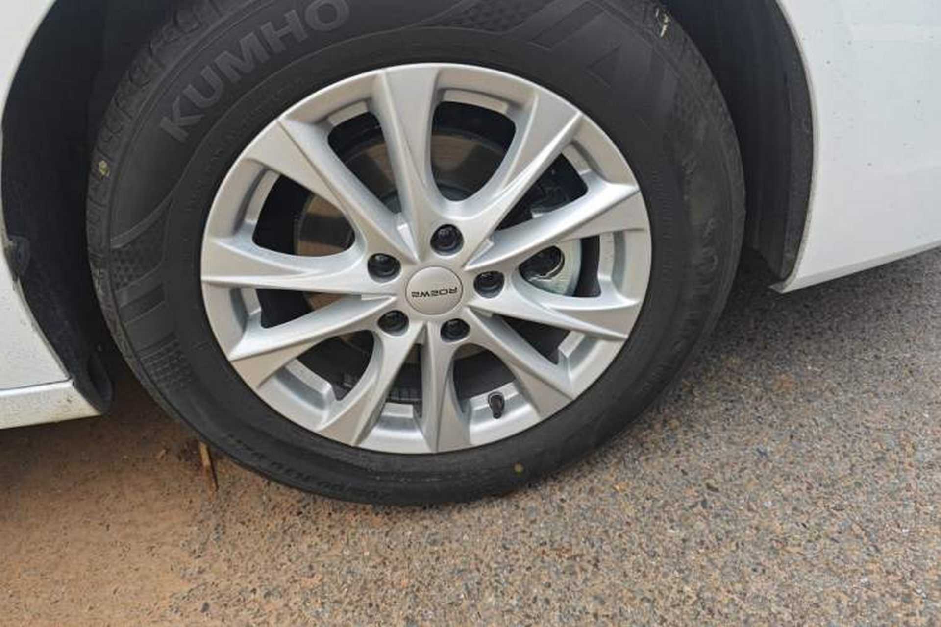 Used Roewe i5 2026 Model 1.5L Manual STD Right Front Wheel Hub