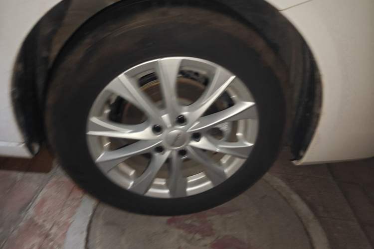 Used Roewe i5 2026 Model 1.5L Manual Comfort Version Right Front Wheel Hub
