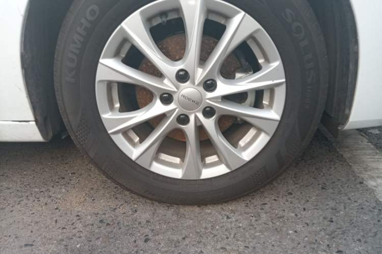 Used Roewe i5 2026 Model 1.5L Manual Comfort Version Right Front Wheel Hub