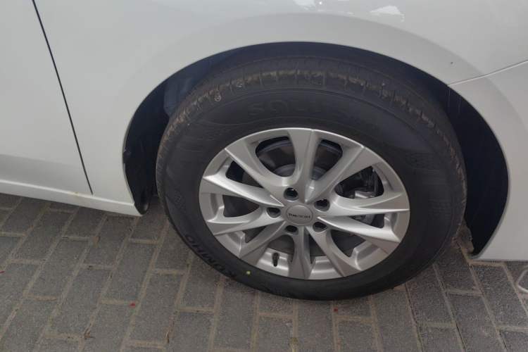 Used Roewe i5 2026 Model 1.5L Manual Comfort Version Right Front Wheel Hub