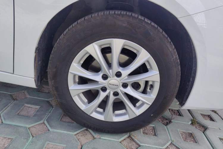 Used Roewe i5 2026 Model 1.5L Manual Comfort Version Right Front Wheel Hub