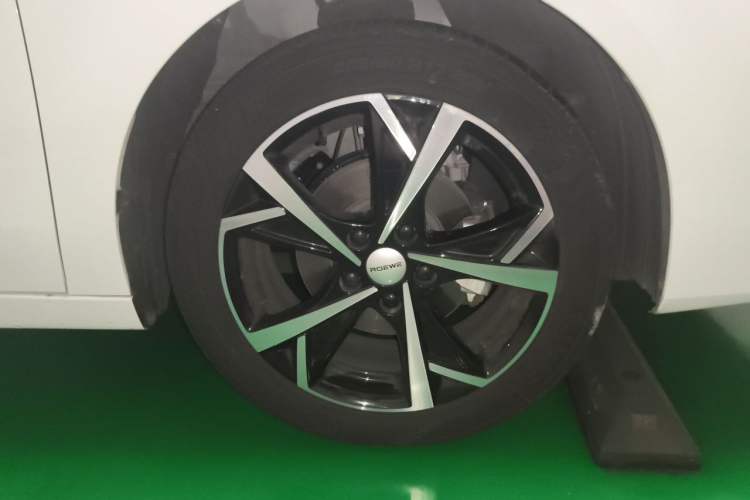Used Roewe i5 2026 Model 1.5L CVT Prestige Version Right Front Wheel Hub