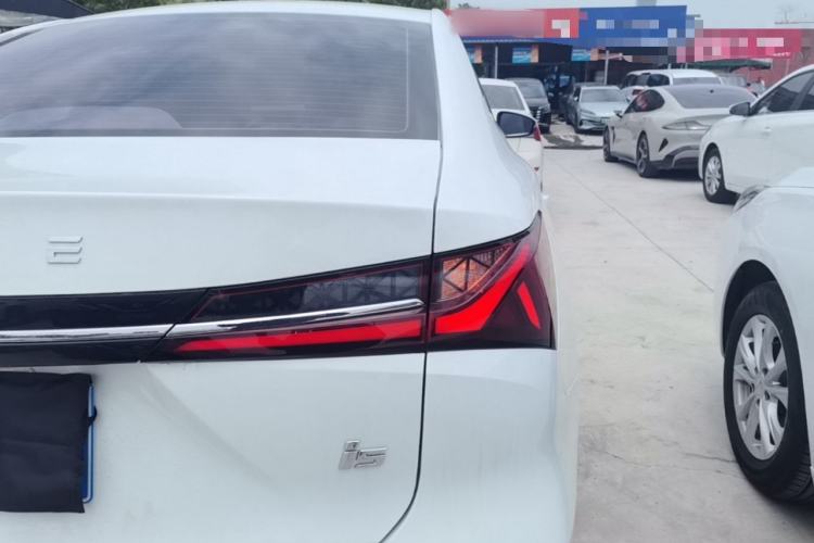 Used Roewe i5 2026 Model 1.5L CVT Luxury Version Right Rear Taillight