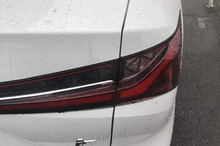 Used Roewe i5 2026 Model 1.5L CVT Luxury Version Right Rear Taillight