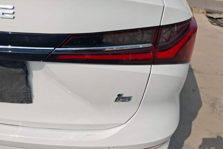 Used Roewe i5 2026 Model 1.5L CVT Luxury Version Right Rear Taillight
