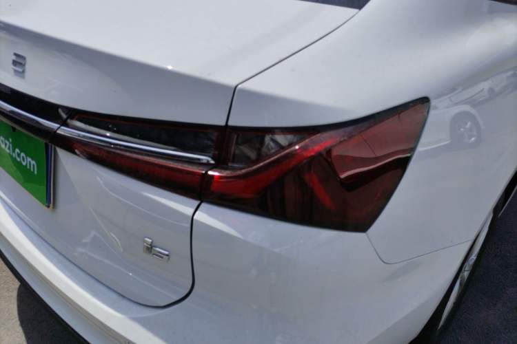 Used Roewe i5 2026 Model 1.5L Manual Comfort Version Right Rear Taillight