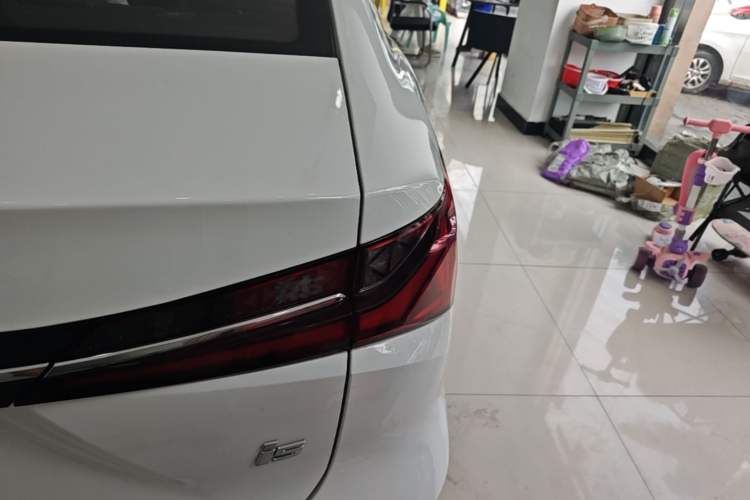 Used Roewe i5 2026 Model 1.5L CVT Luxury Version Right Rear Taillight