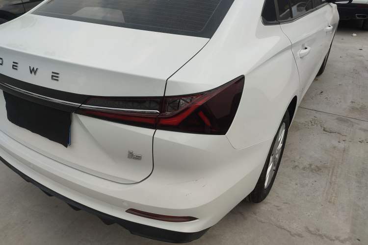 Used Roewe i5 2026 Model 1.5L CVT Luxury Version Right Rear Taillight