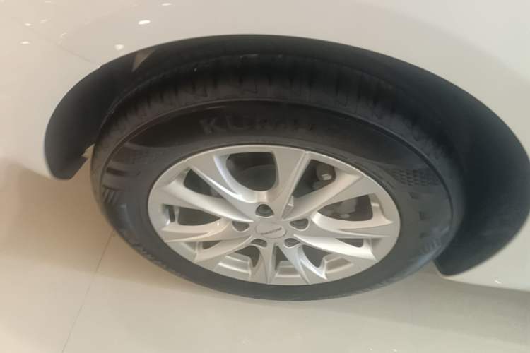 Used Roewe i5 2026 Model 1.5L Manual Comfort Version Right Rear Wheel Hub