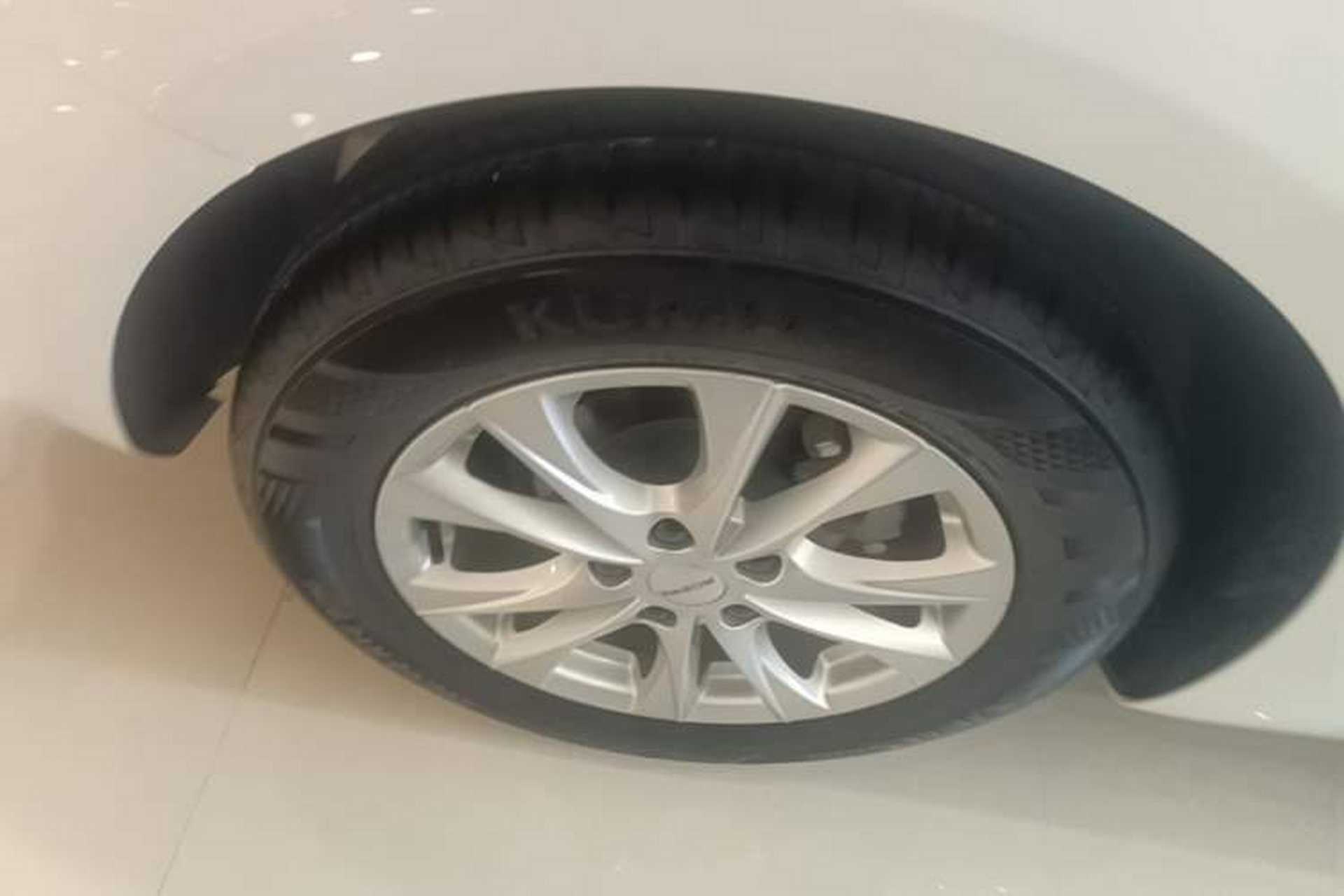 Used Roewe i5 2026 Model 1.5L Manual Comfort Version Right Rear Wheel Hub