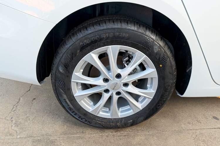 Used Roewe i5 2026 Model 1.5L CVT Luxury Version Right Rear Wheel Hub