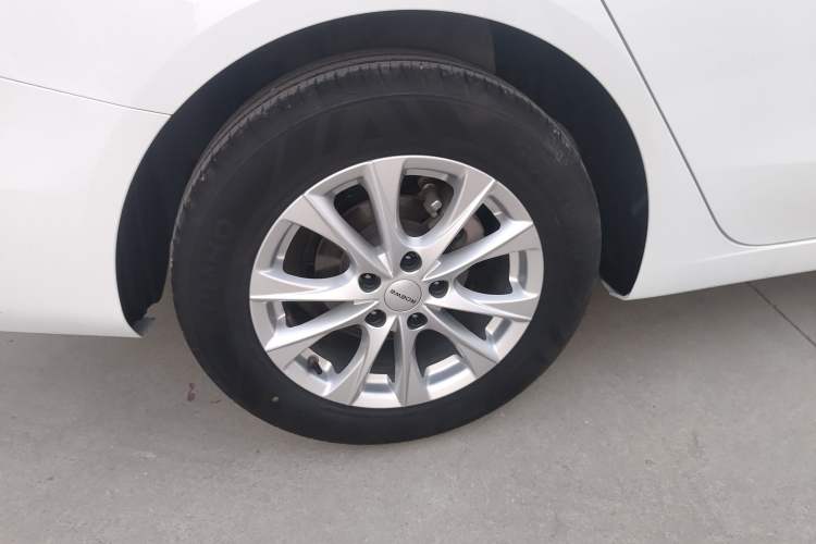 Used Roewe i5 2026 Model 1.5L Manual Comfort Version Right Rear Wheel Hub