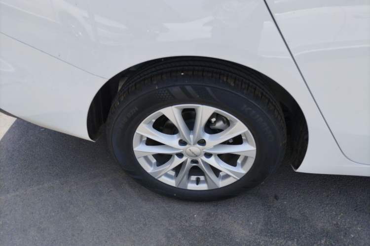 Used Roewe i5 2026 Model 1.5L Manual Comfort Version Right Rear Wheel Hub
