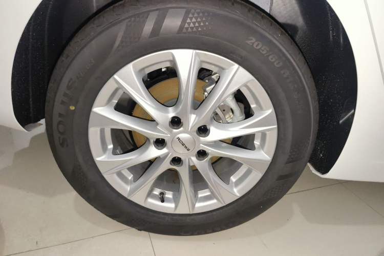 Used Roewe i5 2026 Model 1.5L CVT Luxury Version Right Rear Wheel Hub