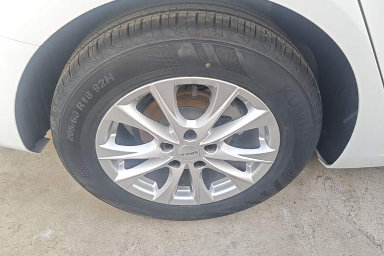 Used Roewe i5 2026 Model 1.5L Manual Comfort Version Right Rear Wheel Hub