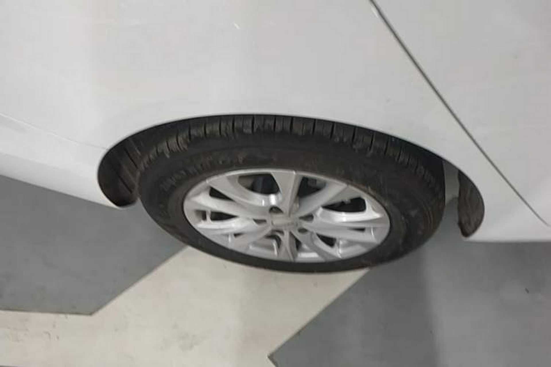 Used Roewe i5 2026 Model 1.5L Manual Comfort Version Right Rear Wheel Hub