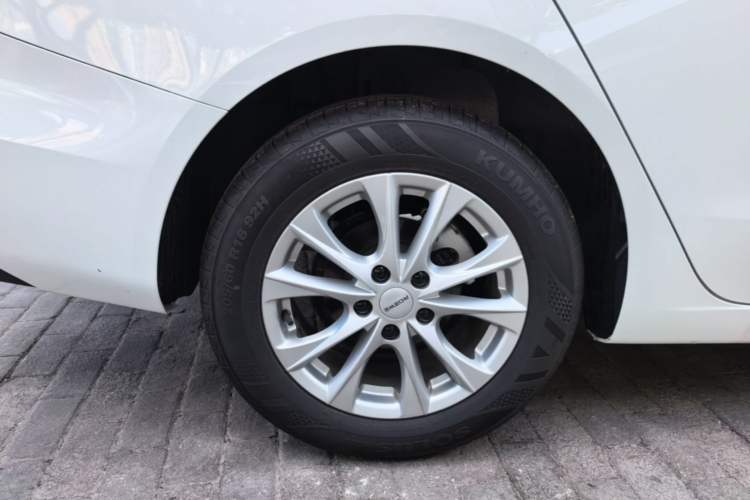 Used Roewe i5 2026 Model 1.5L Manual Comfort Version Right Rear Wheel Hub