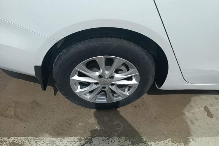 Used Roewe i5 2026 Model 1.5L Manual Comfort Version Right Rear Wheel Hub