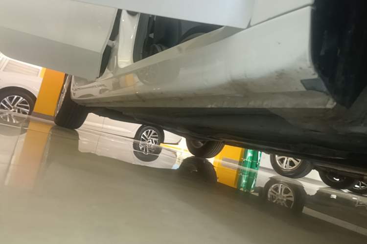 Used Roewe i5 2026 Model 1.5L Manual Comfort Version Right Side Sill